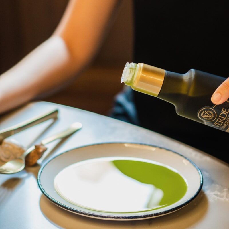 Verde Esmeralda: Imagine - Picual Extra Virgin Olive Oil from Spain (500 ml)