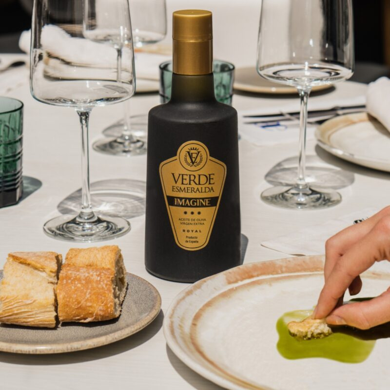 Verde Esmeralda: Imagine - Royal Extra Virgin Olive Oil from Spain (500 ml)