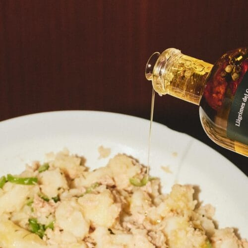 Llàgrimes del Canigó: EVOO with Chilli, Garlic, Peppercorns